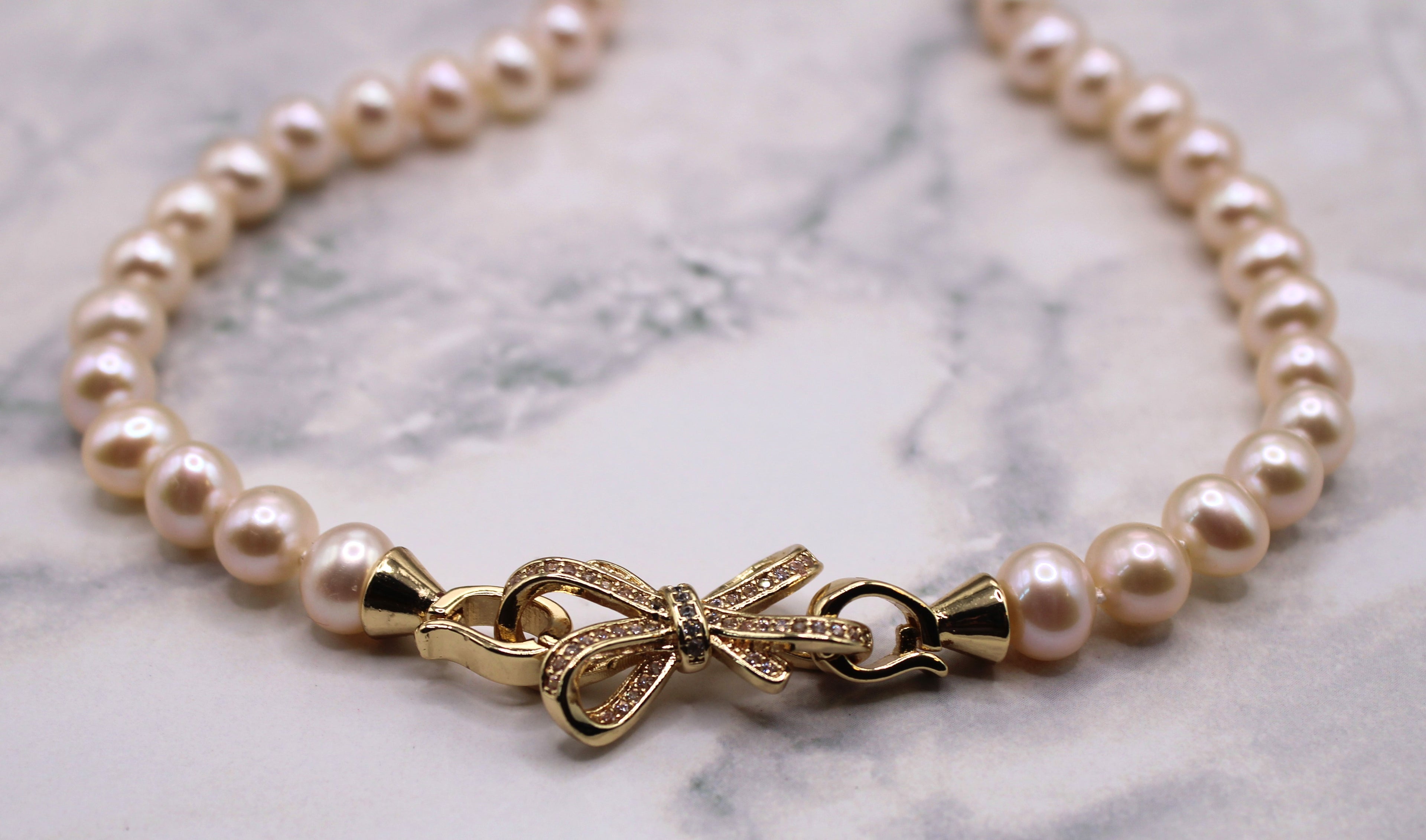 White Hand-knotted AAA Freshwater Pearl Bow Necklace