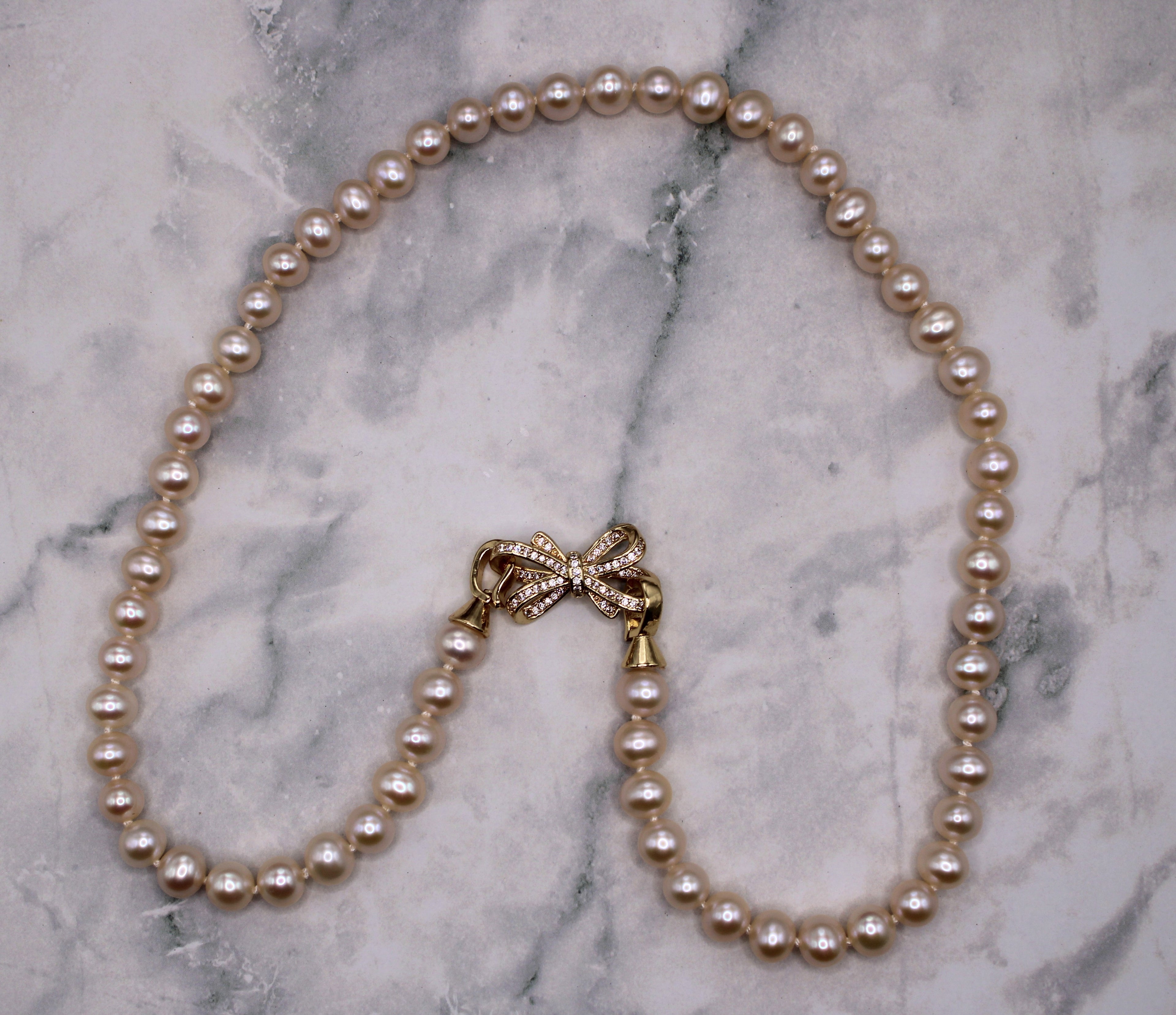 White Hand-knotted AAA Freshwater Pearl Bow Necklace